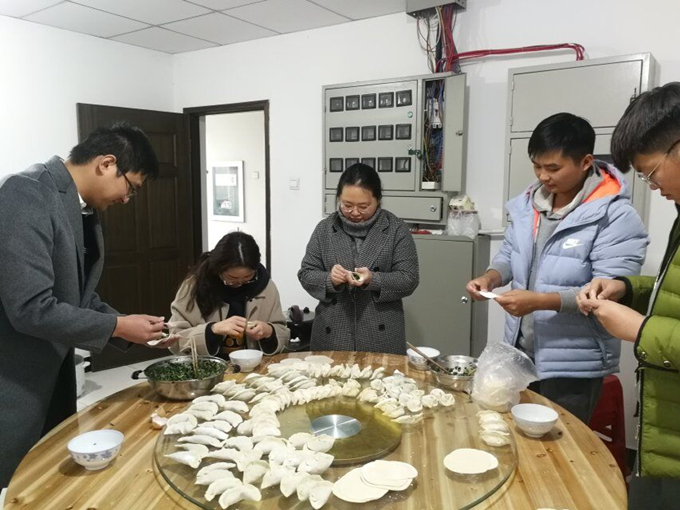 冬至陽生春又來，溫暖感恩促情誼——廣德路項目部舉辦包餃子活動